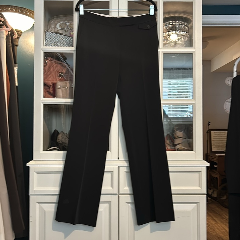Gorgeous, ELIE TAHARI black pants in a size 0